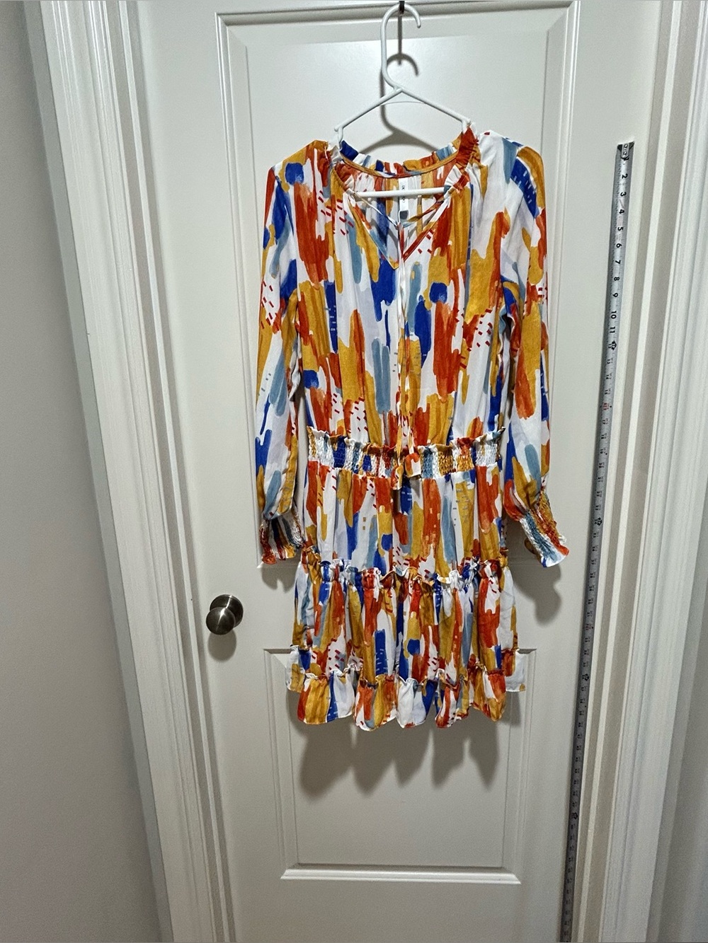Dokotoo women’s junior size L Tiered Dress in White, Mustard & Blue. NWT.